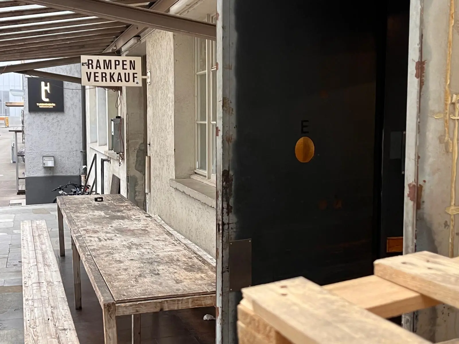 Rampenverkauf der Brauerei Turbinenbräu in Zürich